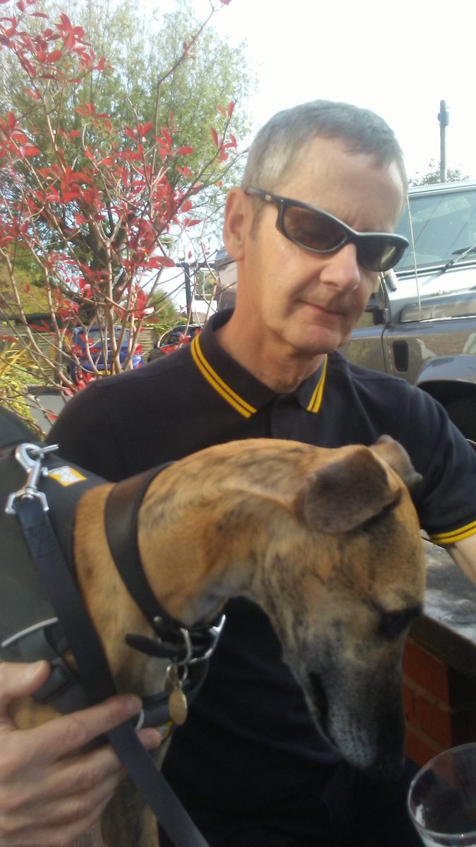 netwalkherts's tweet image. Chilling with my two favourite boys after a favourite walk ❤🍻👣🐾🌊☀ #AgeingWell