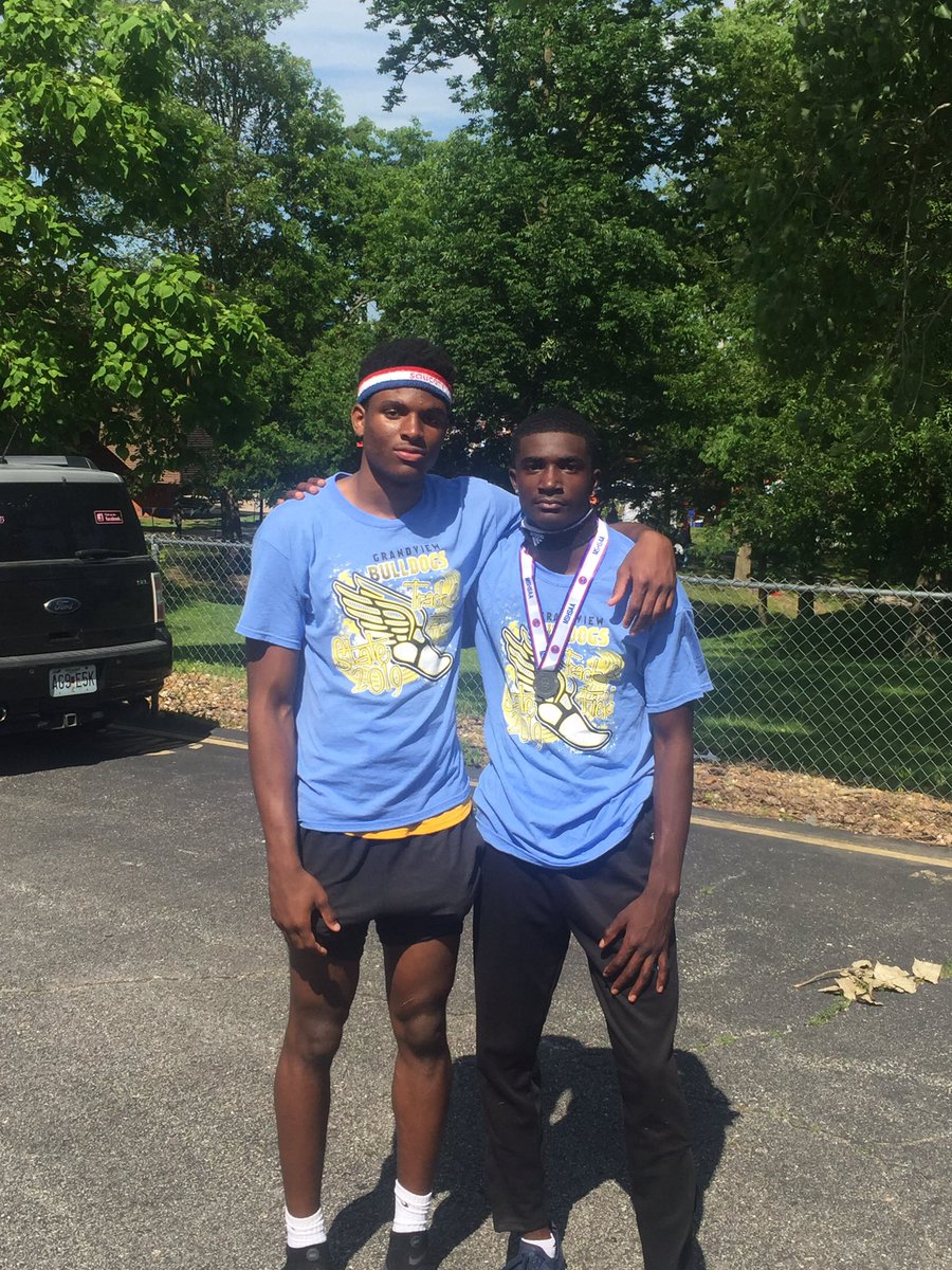 GVBulldogsTF's tweet image. First athletes in Grandview history with State Titles in TWO different sports!!!! @JaayNotJay @ReggieKing_1188 #SameYear #Champs4Life