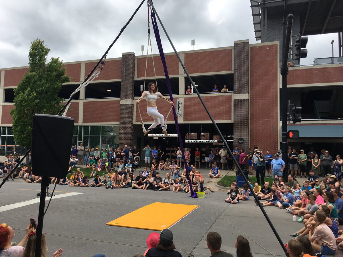 JulieKBrewer's tweet photo. Playing tourist in our own backyard today. @opfarmersmarket in the morning and first all women #lawrencebusker in the afternoon! https://t.co/u3eyTvuPwJ