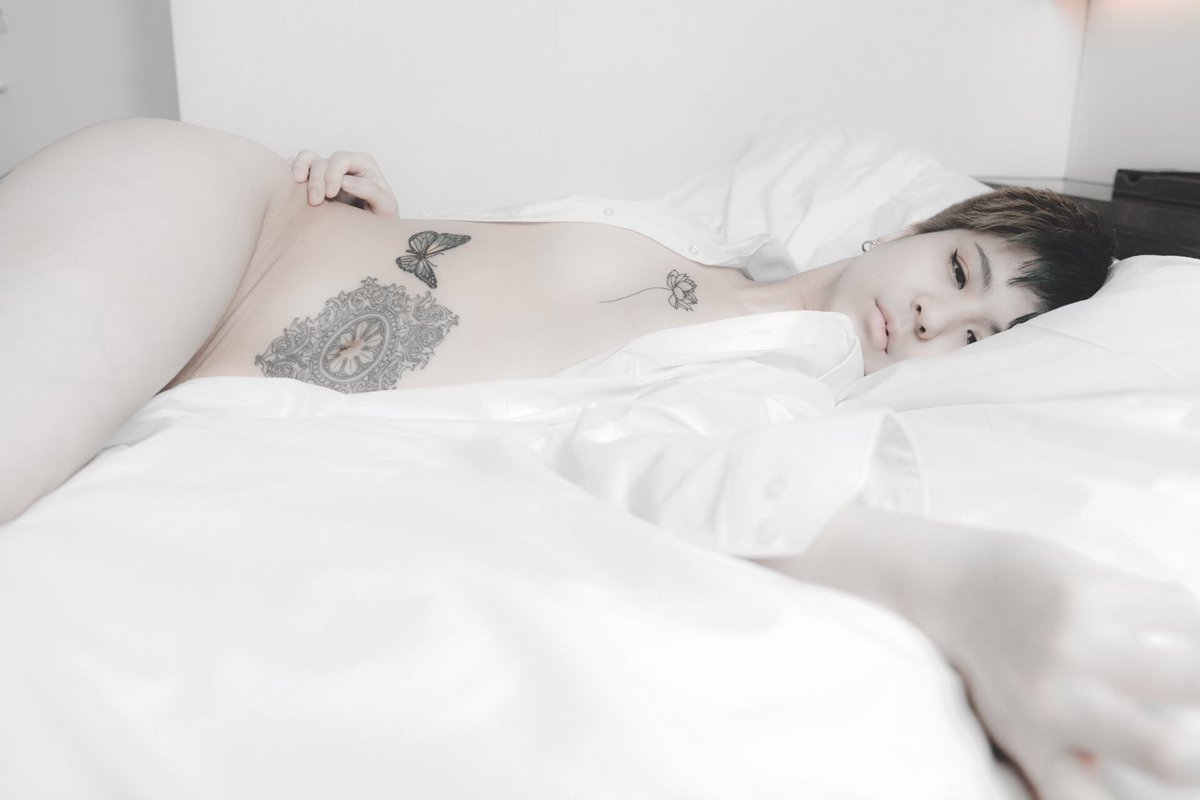 solitude_mnm's tweet photo. 【 NEW POST 】
.
「おはよう」
「おやすみ」
「さよなら」
.
photo by @sho_photogra 
.
#portrait #model #tattoo #被写体 #creative_portrait #_fairies_in_dark #jp_portrait部 #ファインダー越しの私の世界  #pasha_magazine #seduccio_art #dark_infinity #bodymood #artsysexy #human_art https://t.co/EZ145of3rS