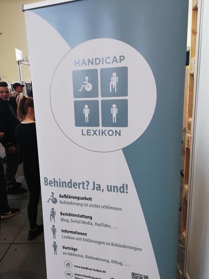 HandicapLexikon's tweet photo. Es läuft gut bei der @YOUberlin . Wir haben viele Anfragen für #Vorträge über #Inklusion und #Behinderung. Viele Menschen haben viel Spaß beim #XBox mit dem #AdaptiveControler. #HandicapLexikon mit #Unterstützung von @Respektgewinnt und @XboxDACH https://t.co/wNqUm6UdMR
