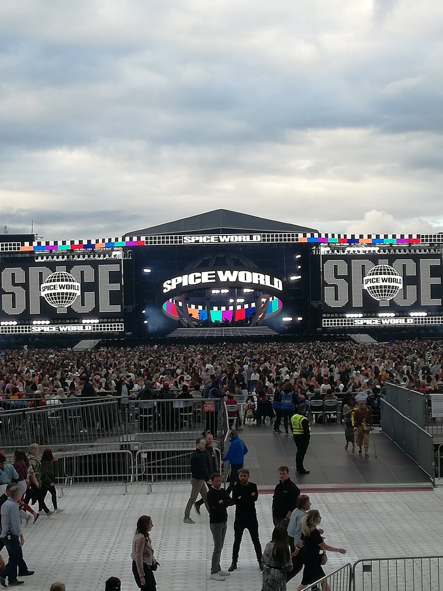 lkennedy665's tweet photo. Fantastic night @spicegirls  last night❤❤❤❤❤ @HollieODea https://t.co/Sg7NwEjFN8