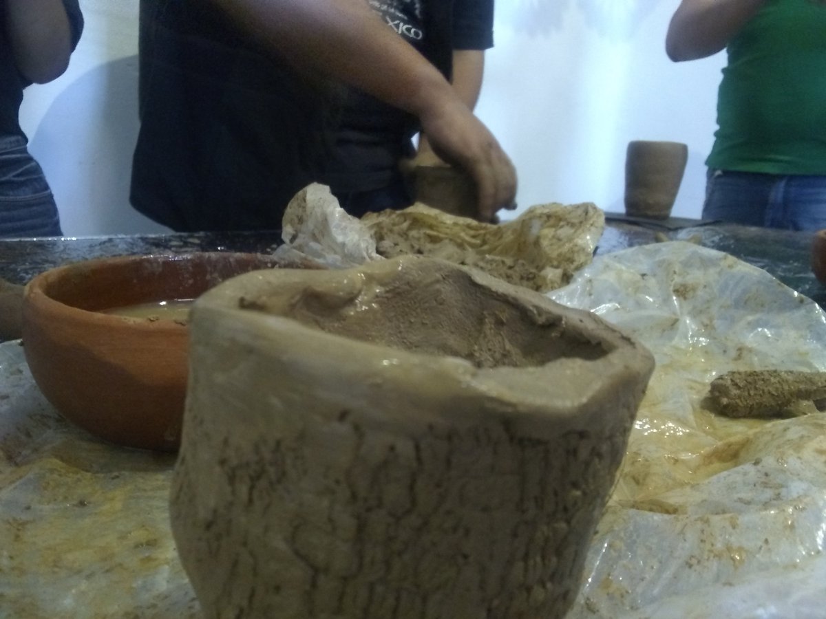 HistMexicanas's tweet photo. Taller de  Barro Rojo  en  el  Festival Historias Mexicanas en  @BazarFUSION.  
#EntradaLibre https://t.co/DjyeAmSyYb