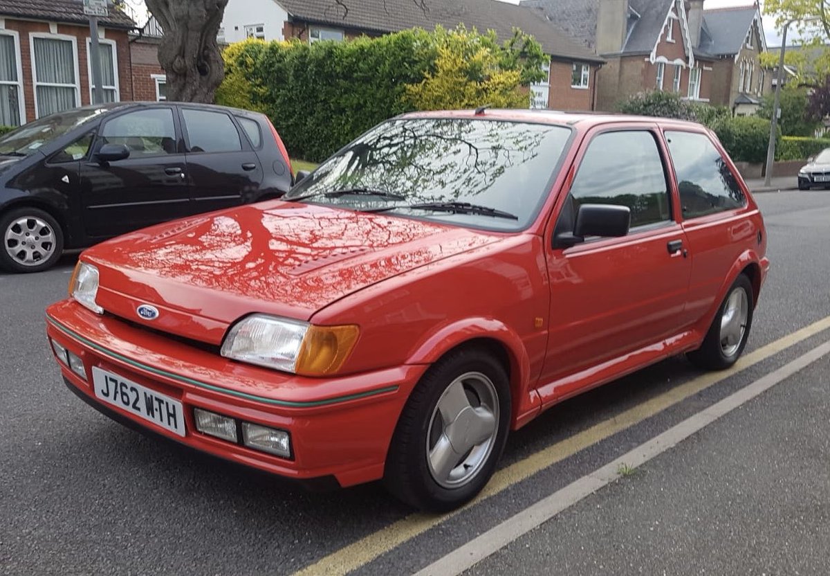 ListerLawrence's tweet photo. So my friend just bought this RS Turbo today! Looks in mint condition too! What do we think? Is this a bonafide ‘classic’ yet...? https://t.co/OPLKgOZMbs