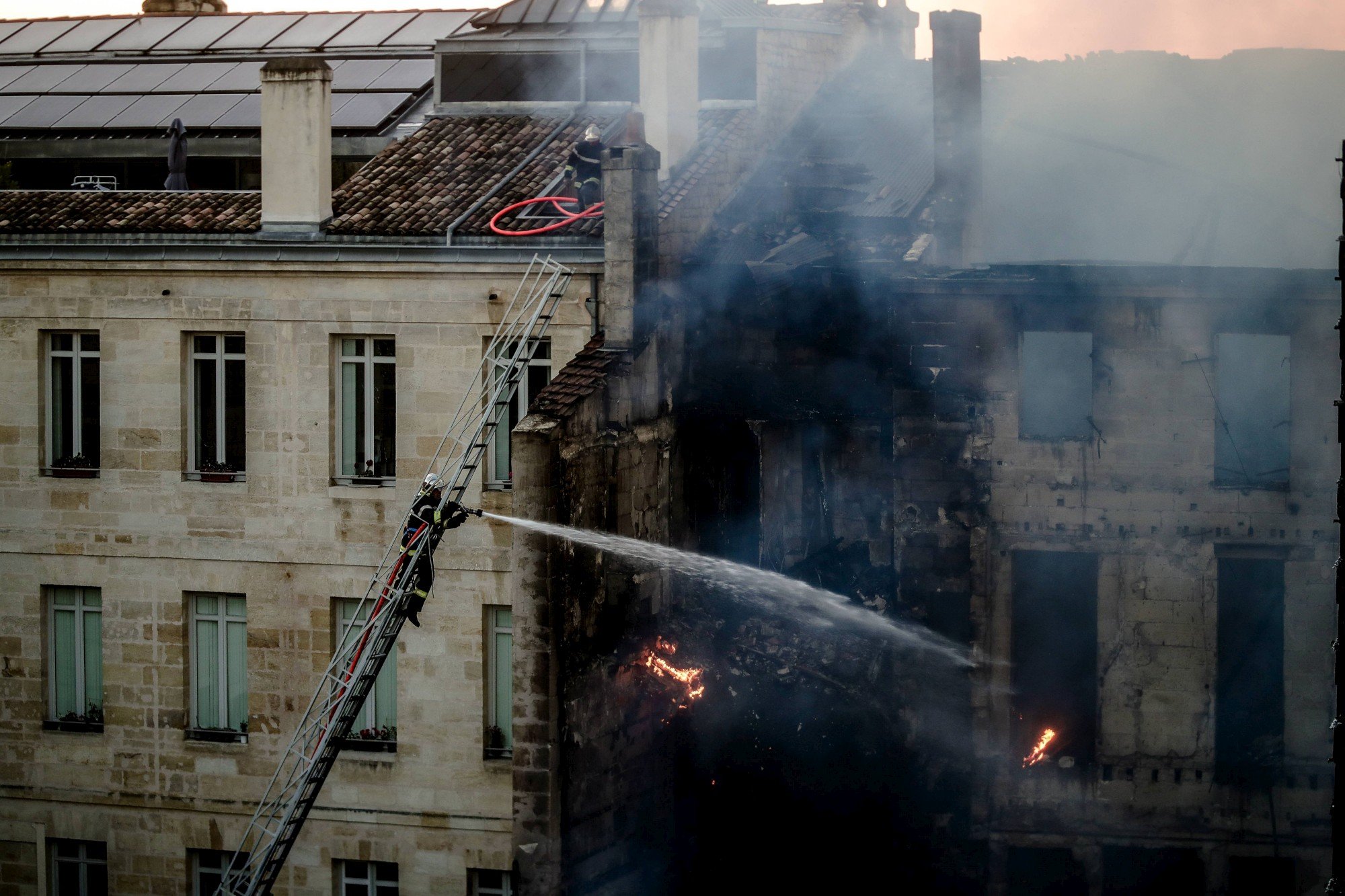 Odeur Incendie Bordeaux Aujourd Hui Sud Ouest on Twitter: "🔴 EN IMAGES. Incendie à Bordeaux, au coeur du
