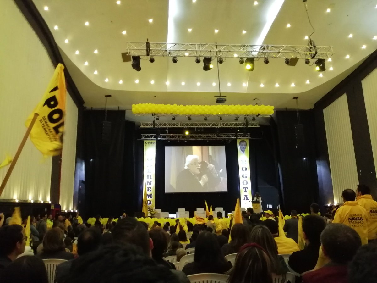 SaraAbril_G's tweet photo. Estalla el auditorio en aplausos al escuchar las palabras de el Maestro Carlos Gaviria Díaz.
#GobernemosBogotá https://t.co/qbLoZjZmQK