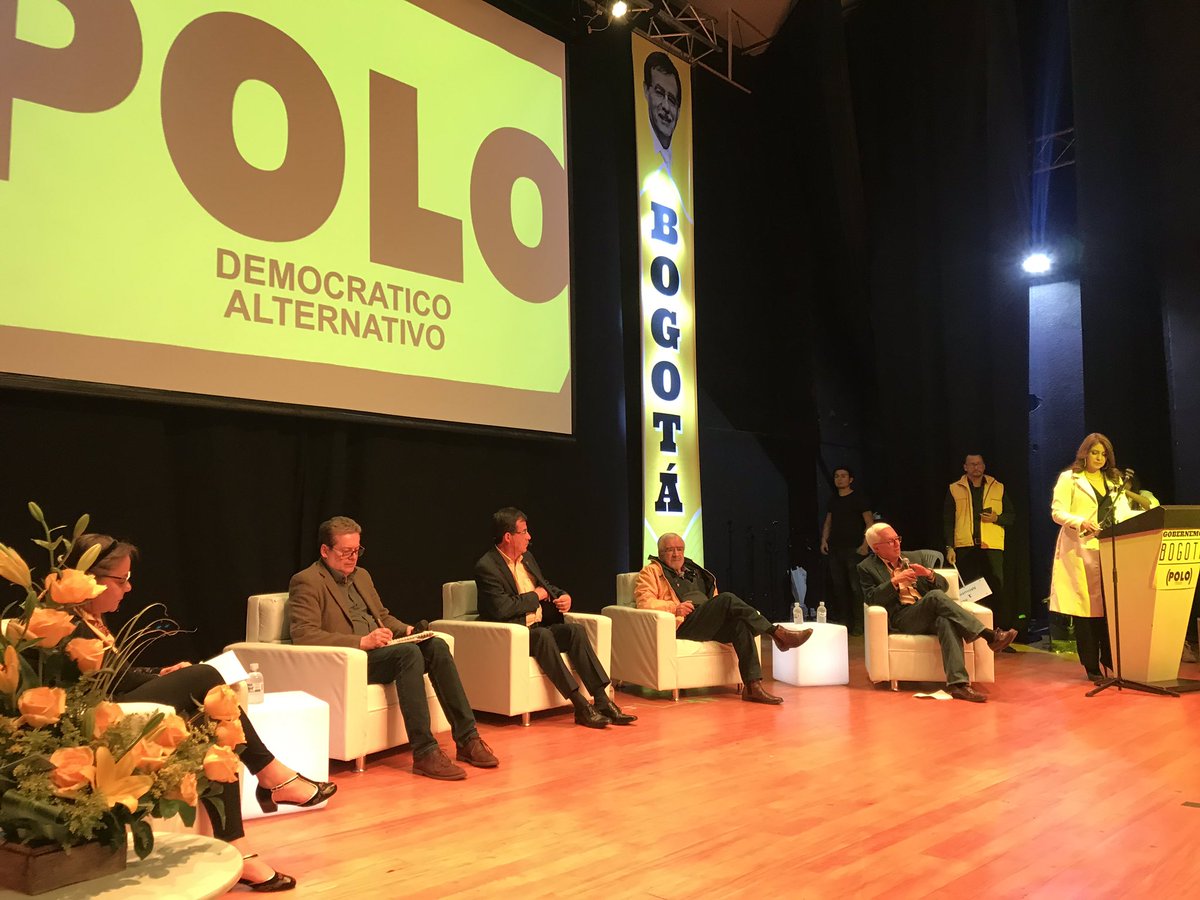 BetoC_Castro's tweet photo. Contundente Acto del @PoloDemocratico con nuestro candidato a la Alcaldía @CelioNievesH 

¡Vamos a defender una ciudad para las mayorías! 

#GobernemosBogotá https://t.co/5KvoNDryHA
