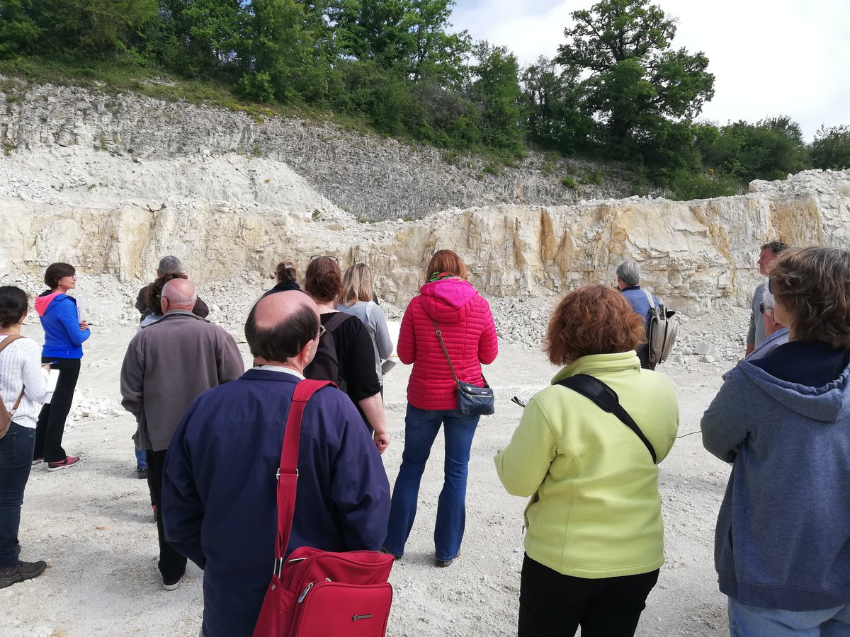 StephTRIFILETTI's tweet photo. Toute la journée sur le terrain avec les professionnels et les praticiens des Sciences de la Vie et de la Terre. Approches scientifiques, techniques et culturelles via l'Association des géologues du sud ouest AGSO et @APBG_National
#Stratotype #coniacien.
#ENEDS @NvelleAquitaine https://t.co/MIfoOCM0Fi