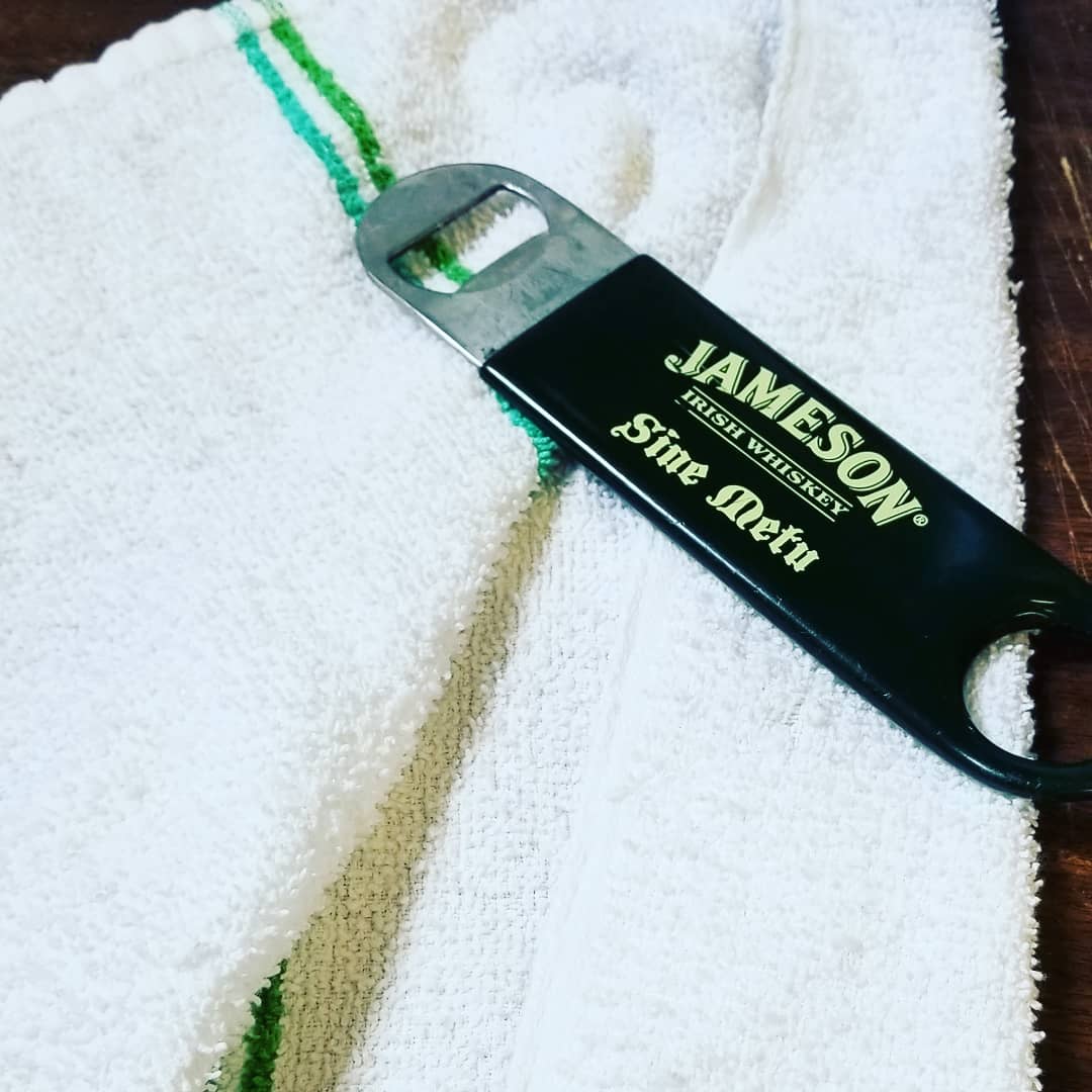 CatSaylor's tweet photo. Don't panic! I'm ready for post game. #TowelDay #DontPanic #gocubsgo https://t.co/iHV3mg3n7a