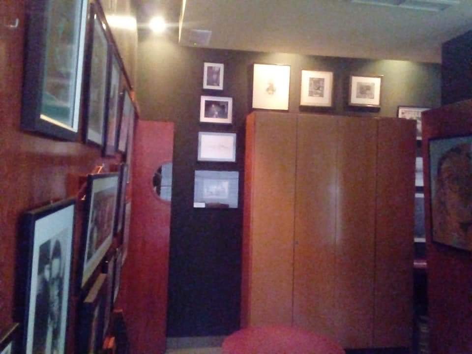 CapitonisDurii's tweet photo. Capitonis Durii forma parte ya de la colección de cuadros que  decoran y dan un ambiente especial al Café Bar Aureto. https://t.co/8qx5dZek4y