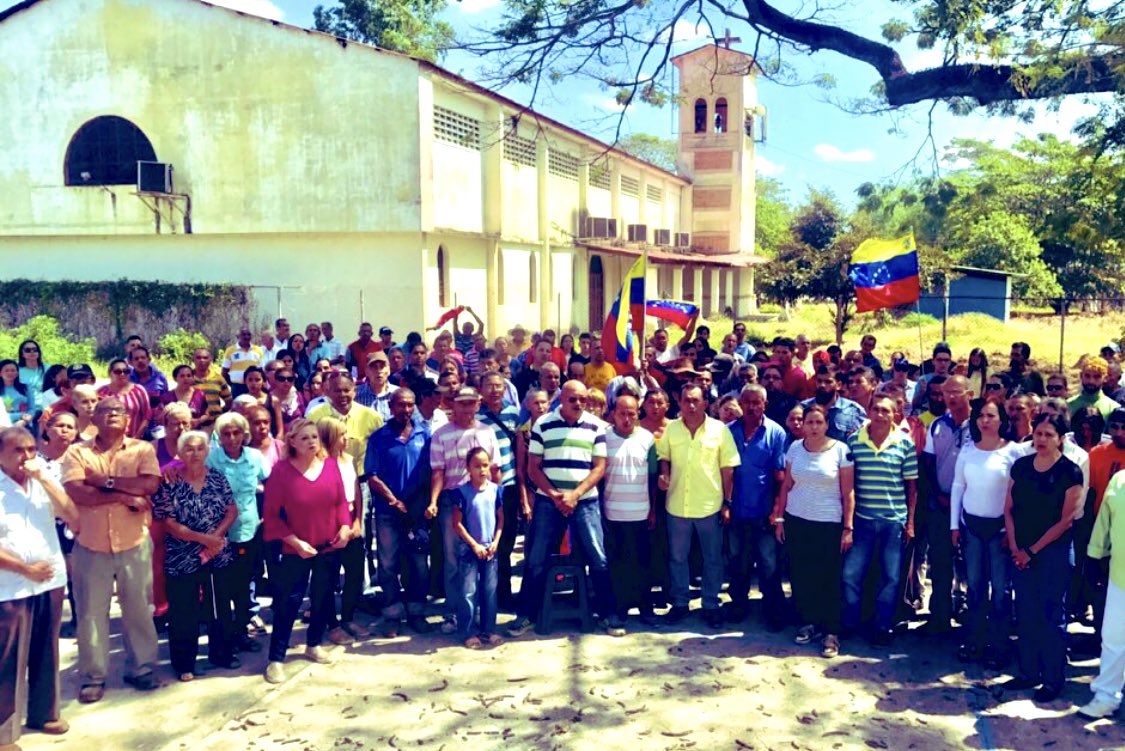 albertogalindez's tweet photo. En nombre @Pr1meroJusticia exigimos al MP y organismos competentes para que se investigue a fondo y se haga justicia en el caso del compañero Abraham Martin, coordinador del partido en el Municipio Romulo Gallegos, quien fue gravemente herido por arma de fuego @JulioBorges https://t.co/ttzZjY3CbD