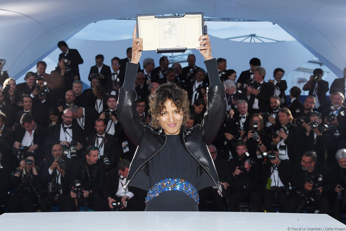 Festival_Cannes's tweet image. Mati Diop, lauréate du Grand Prix pour ATLANTIQUE.
—
Mati Diop, award winner of the Grand Prix for ATLANTIQUE (ATLANTICS).
—
#Cannes2019 #Awards #GrandPrix #Atlantique