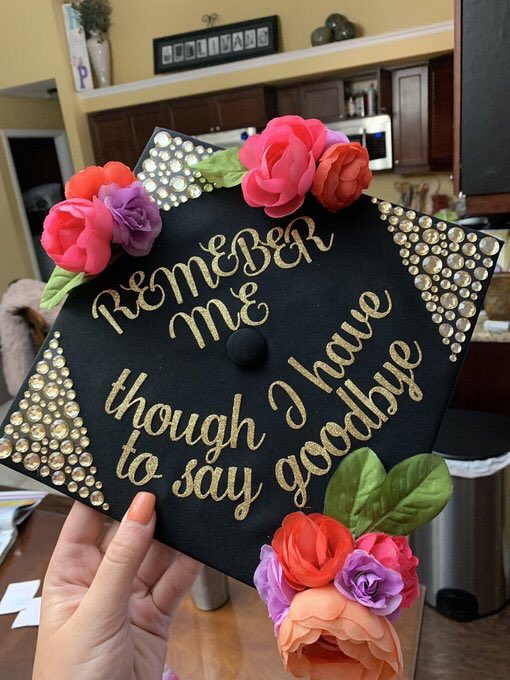 The senior class will be saying goodbye in 12 days! 

Congratulations, Hannah🐾