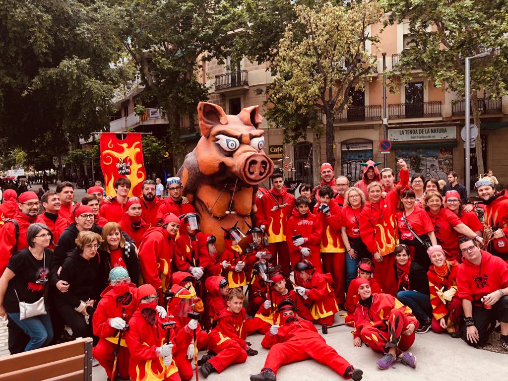 Això és fer #GOIG

#aniversariMercatStAntoni 
#SocJo_laPorca
#Porca_i_Bestiola
#ThePorcaExperience
#correfocs