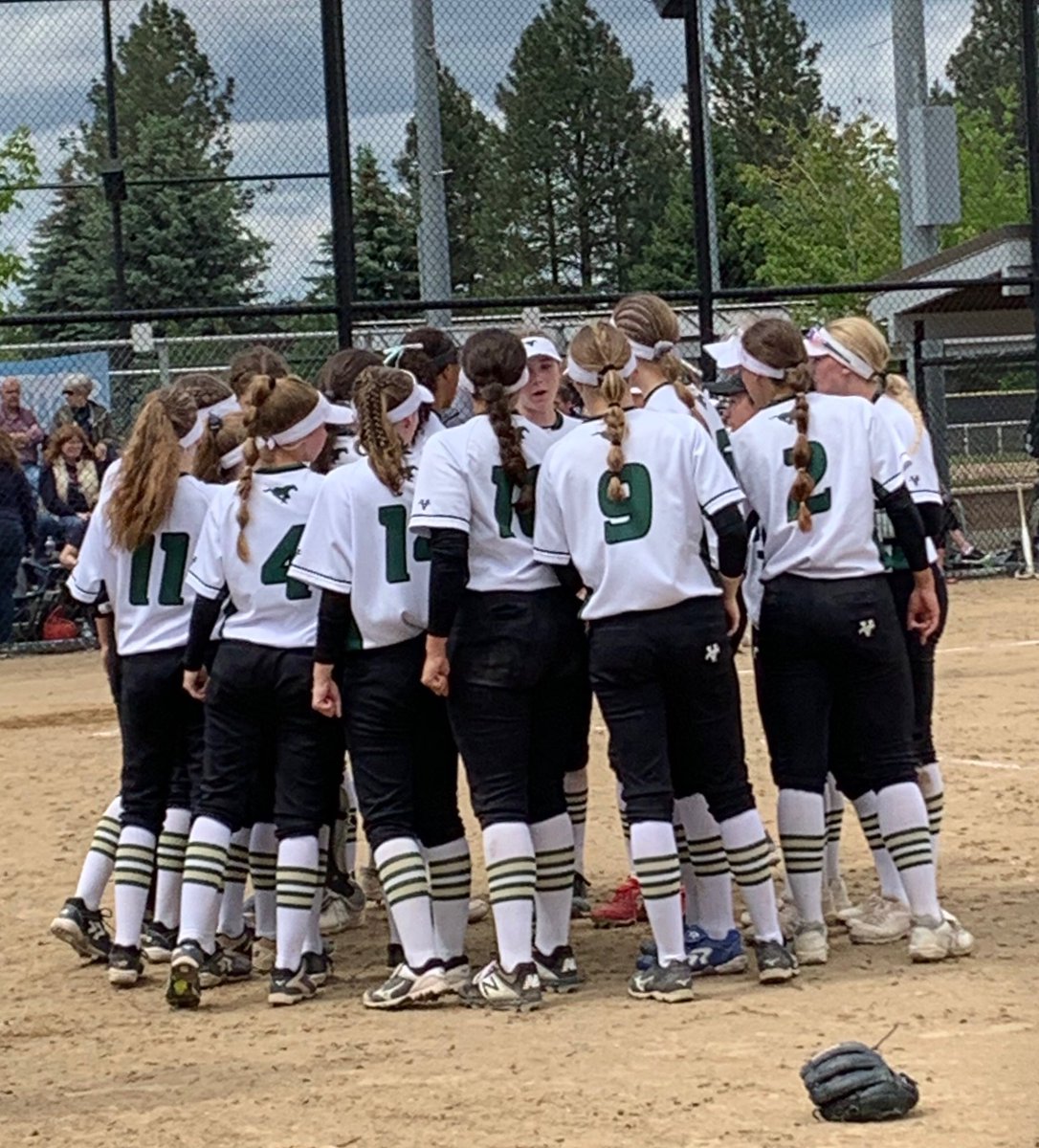 RHS softball tweet media