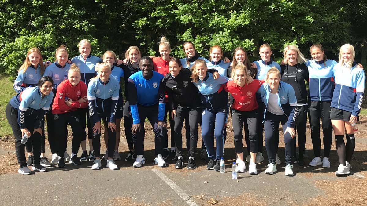 Really great meeting the Denmark women’s national football team at there hotel on there morning stroll before taking on England ladies today...Great Banter. #football family.❤️💙