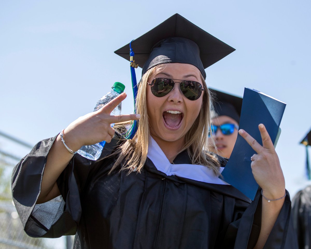 ECGulls's tweet photo. "We wish there was a way to know you’re in the good old days before you’ve actually left them." 

💙💚 We'll miss you, Gulls! 🎓🎓 https://t.co/Cc7NsmICxJ