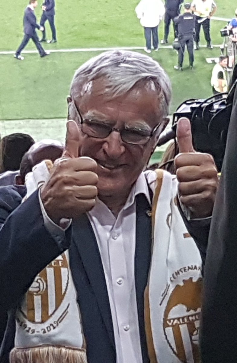 Quina nit més xula se'ns ha quedat! Als milers de valencianistes que heu vingut a Sevilla, molt bon viatge de tornada! I als qui esteu celebrant-ho a #València, reserveu energies per a la celebració a la plaça de l'Ajuntament! 
#AmuntValència 🦇🏆🧡