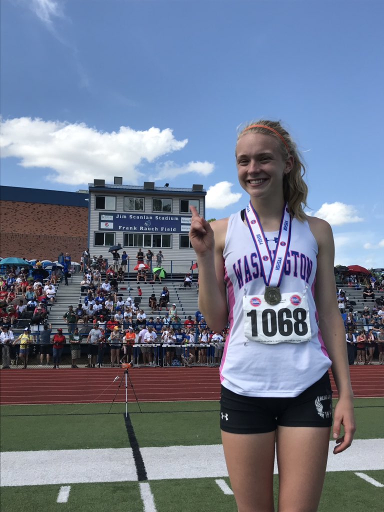 CoachOlszowka's tweet photo. I spy with my little eye....a BLUEJAY in WASHINGTON...that is a STATE CHAMPION!!!!!! https://t.co/LXhwwz9Zgu
