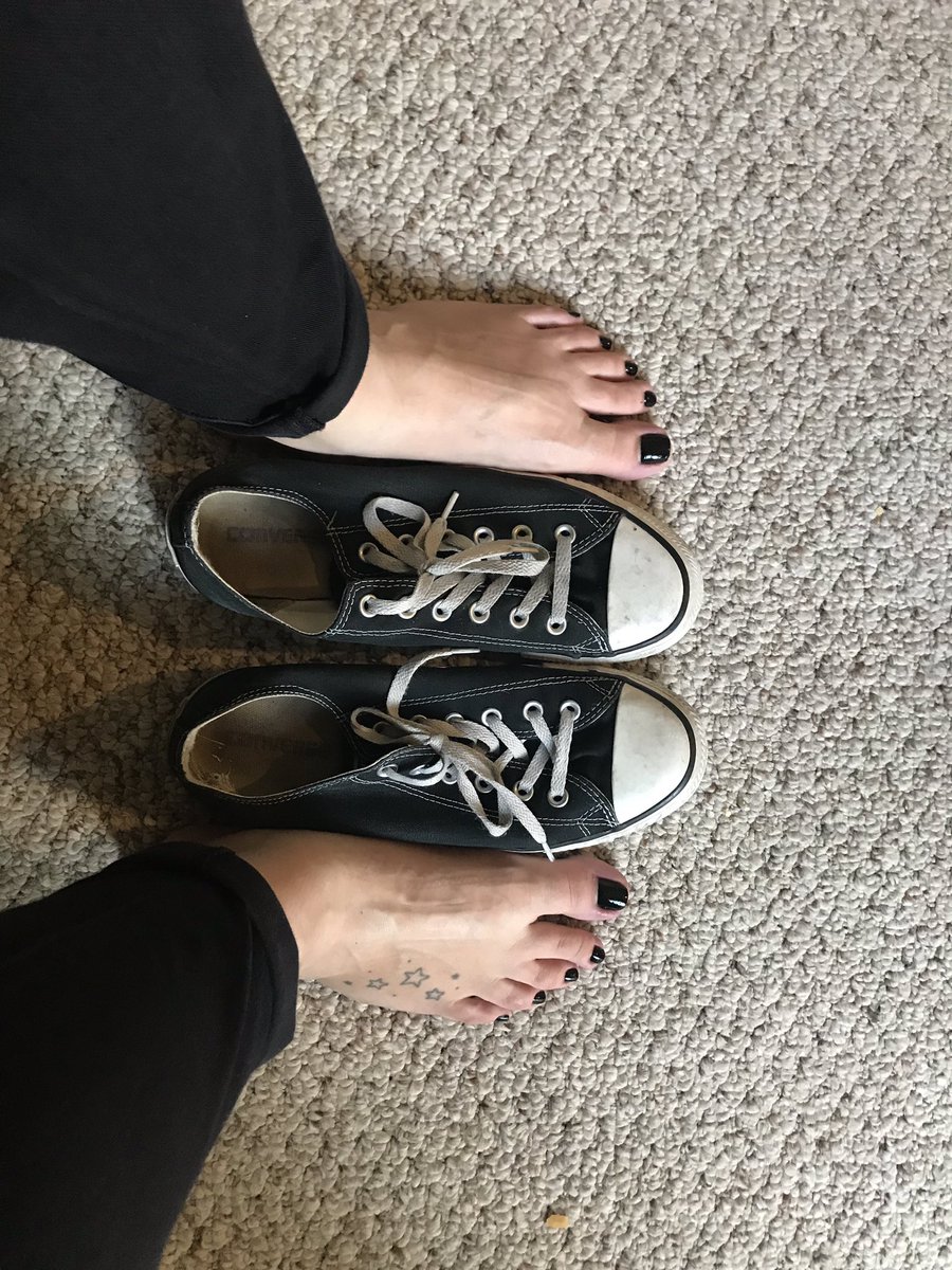 FootQueen10's tweet photo. I WANT a mani, pedi and a hair cut. And I get what I want. Who’s paying? #findom #femdom #walletslave #walletrinse #walletdrain #paypig #payme #paytoplay https://t.co/zfZBcGWCWF