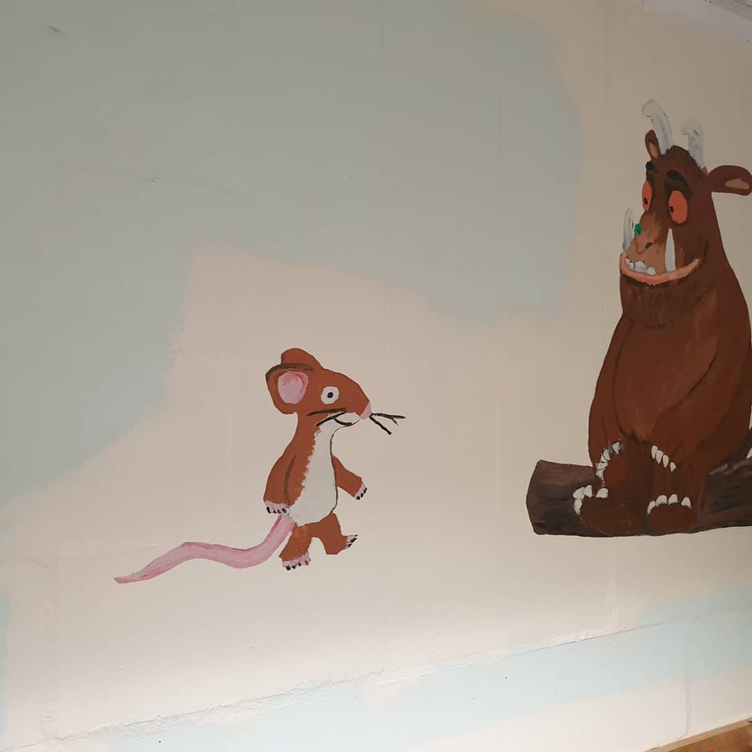 SJandsons19's tweet photo. Can you paint the walls but leave the art 👌👌👌 https://t.co/AZIg7vxlyQ