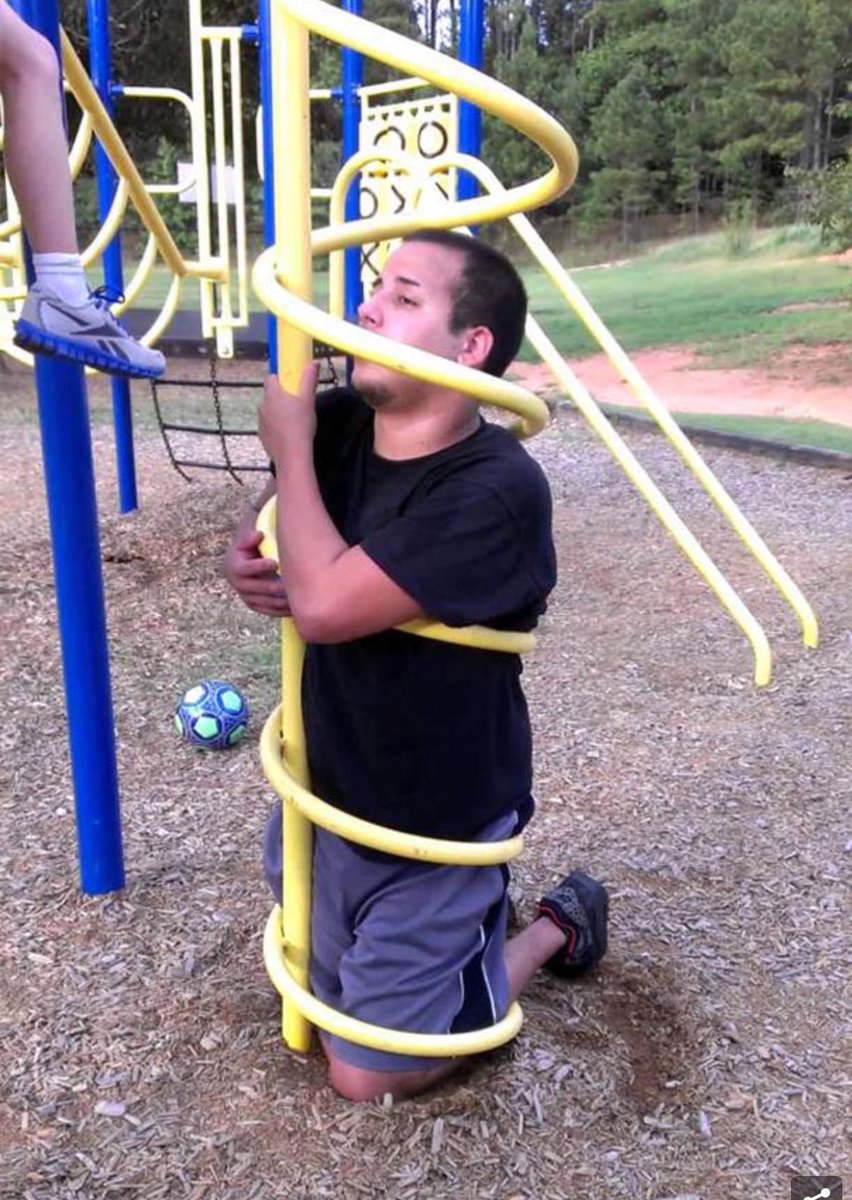 nodeme1141's tweet image. Do I wanna know?! 😂 #howthefck #stuckinarelationship #intimateproblem #noprivacy #fellingyoung