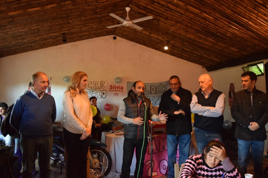 SilviaEdePerez's tweet photo. Junto con @JoseMPazOk nos reunimos con vecinos de Raco. Junto a Oscar Canseco, candidato a Delegado Comunal, @jrascarate y @TobiasGordillo escuchamos los planteos de los raqueños. https://t.co/COoJp8SNwj