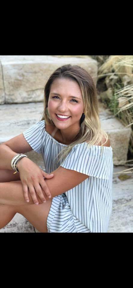 r13meeks's tweet photo. Congrats, Bella!  So proud of you!  @Bella_redd4733 #LBKGRAD19 https://t.co/lAGn4Y9d9M
