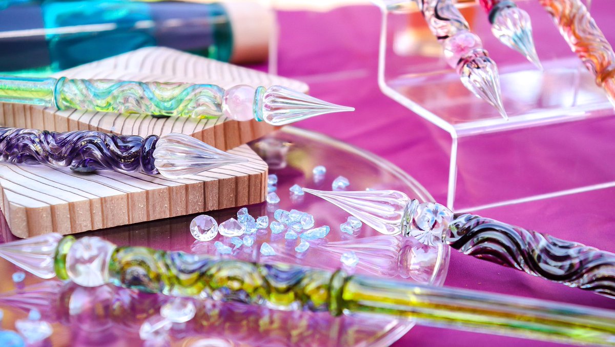 Wancher_Global's tweet photo. Can’t find the focus since they are just equally beautiful. #kunisakiglasspen

#handmadeglasspen #wancher #wancherglasspen #wancherpen #glass #penpillow #kunisakiglass #japaneseglasspen #highqualityglass #craftsmanship #glassartisan #artwork https://t.co/7KTULG3xPa