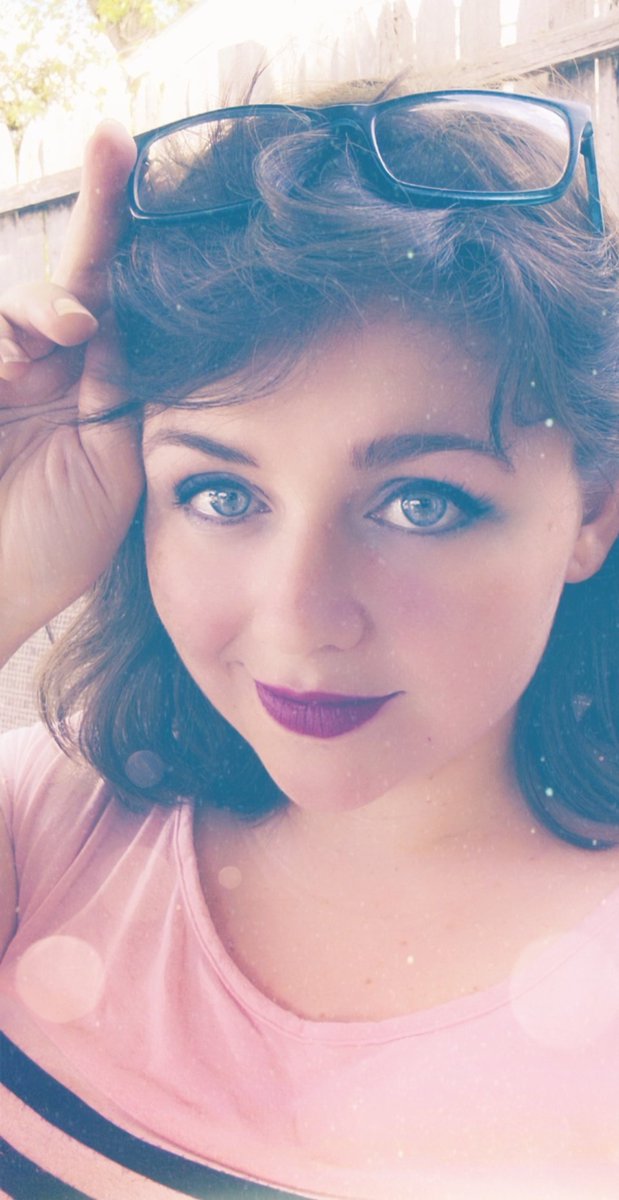 Chewbexbex's tweet photo. Enjoying those summer vibes and the fun eyeshadow palette my SON PICKED OUT because the nude pallette was too boring XD #summer #eyeshadow #teachmesempai #fun https://t.co/8HWwihTA2I