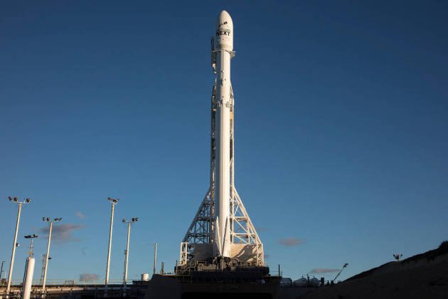 numerique64's tweet photo. Les premiers satellites d’Elon Musk pour connecter la planète sont en orbite. https://t.co/Tdxafs7l1Y https://t.co/frOtjX1ykQ