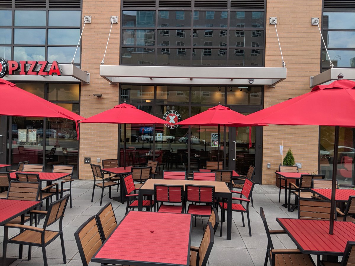 EatExtremeVASQ's tweet photo. What's missing in this picture? You enjoying dinner outside on this beautiful day! https://t.co/nFVNkarQDz
