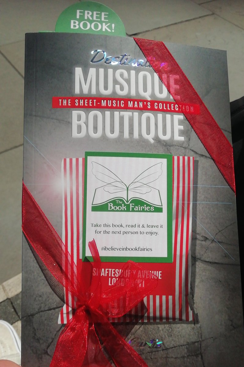 beautiful visit to London today,  noticed this book on a lamppost beautiful amazing idea, so happy to have found this book, such a great memory and beautiful souvenir, going to pay it forward   love the idea 📖 @bookfairies_london @bookfairiesworldwide #ibelieveinbookfairies