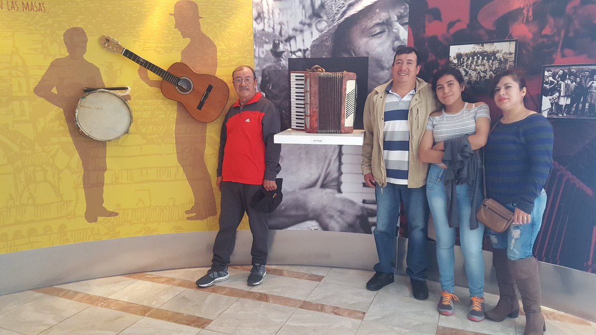museodlcarnaval's tweet photo. #GuarandaEsTurismo
#MuseoDelCarnaval
 
Vamos todos a cantar
Este lindo carnaval,
Con tambores y palmadas
Bailaremos sin cesar.

Que bonito es carnaval..!!!
💦🎭🥁🎷🎺📯

Gracias por su visita. @GADGuaranda @Cultura_Ec @TurismoEc @ViajaPrimeroEC @informateypunto https://t.co/TvvhB4Sgst