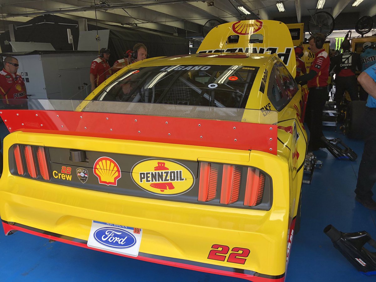 jpa22iRacer's tweet photo. RACENIGHT in @NAOnlineRacing
10- @SensatCody
12- @FSm1tty
22- @jpa4AU22
Looking to take our Fords to victory tonight at a very fun race track. Let’s go blast em! #WaveThe🏁 https://t.co/ayZUQXcTmy
