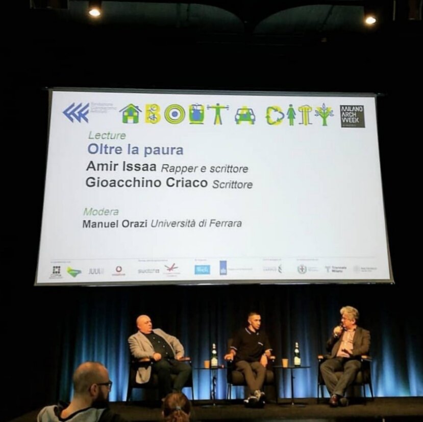 Amirissaa's tweet photo. Ringrazio @FondFeltrinelli e L.Vergallo per avermi coinvolto e saluto @gioacchinocriac e M.Orazi 📚🎤 #AboutACity #MilanoArchWeek https://t.co/jdw2bsn5jj