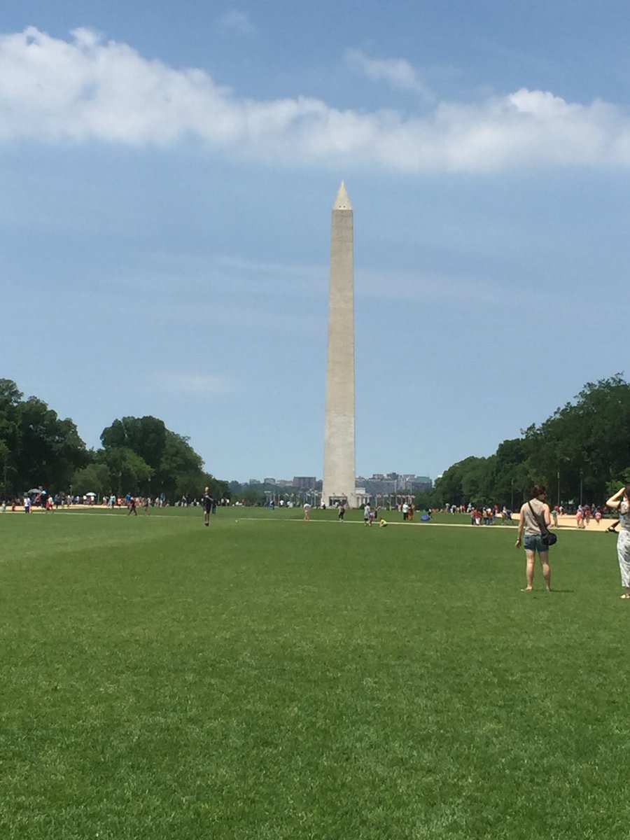 dmsdctrip's tweet photo. Time to visit Smithsonians ✔️ Food truck lunch ✔️ Playing frisbee on the National Mall ✔️ Beautiful but busy day in DC ✔️ #dmsdc2019 https://t.co/aaPm6jK4VW