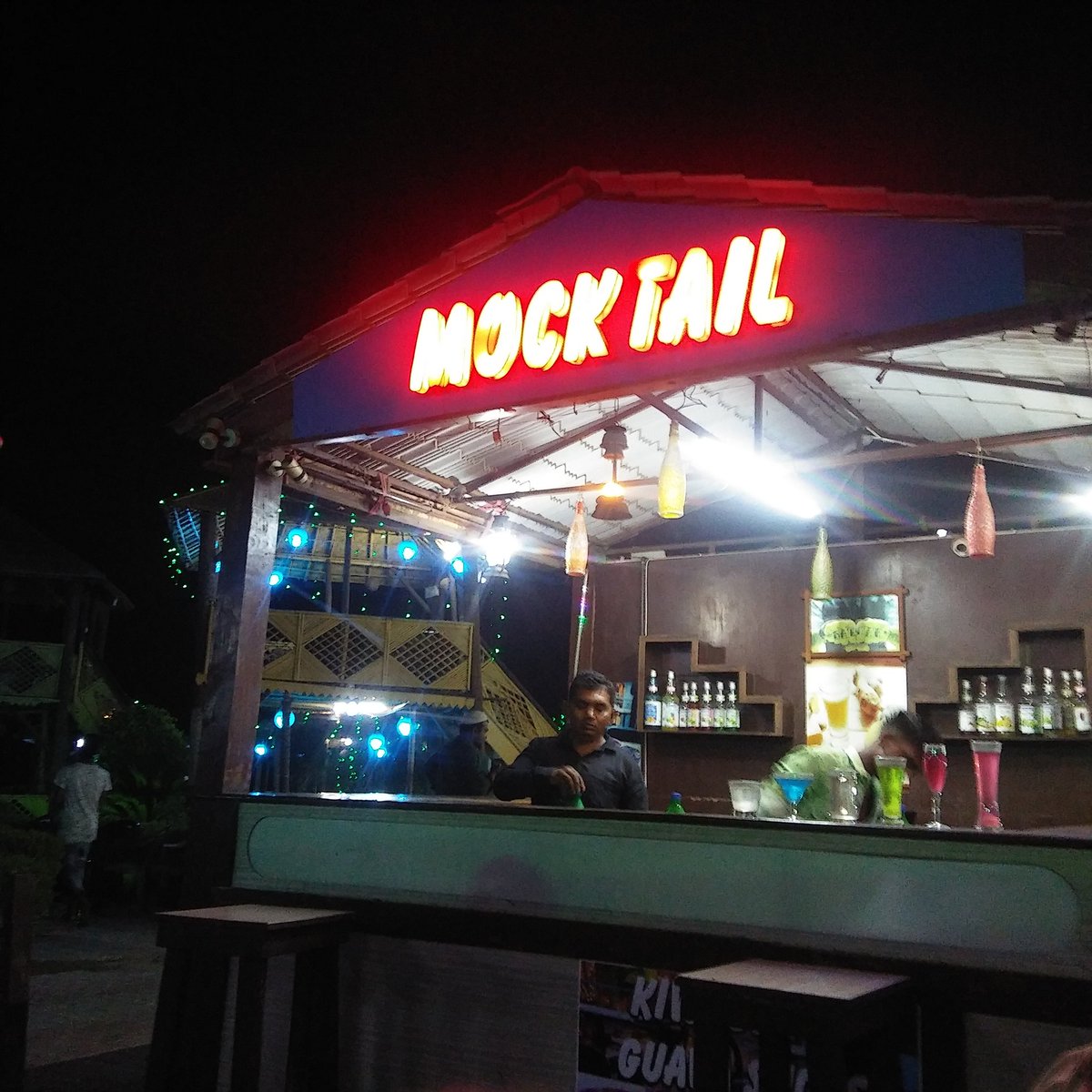 MdWaseemGAZI2's tweet photo. At MOCK TAiL shop with friends 19/Ramdhan ul Mubarak 1440 H https://t.co/UKibidIRgL
