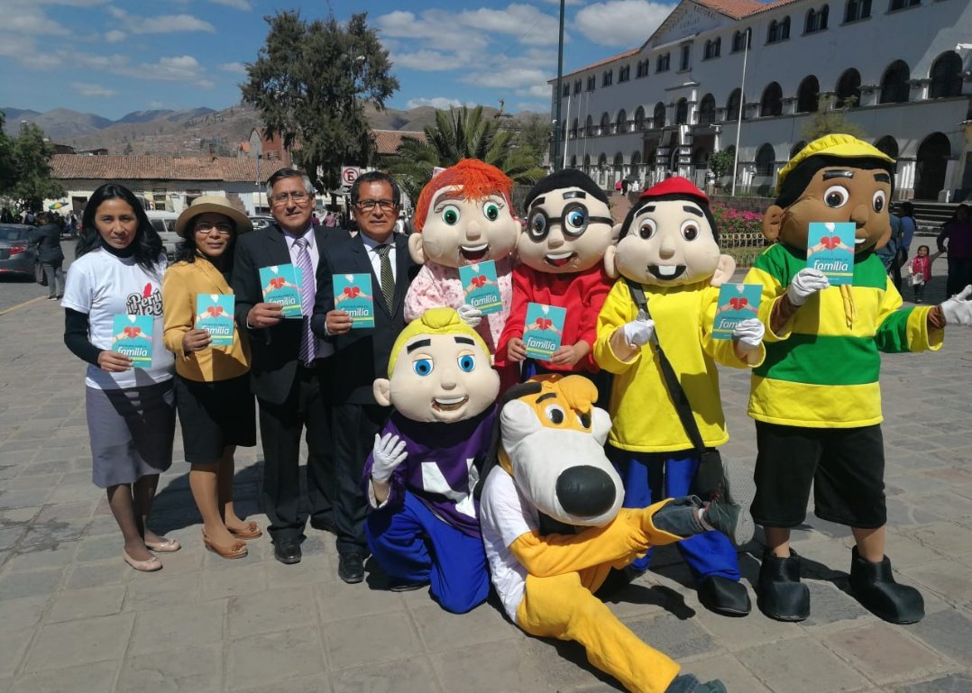 danielrodcur's tweet photo. Los #Gteen de #CuscoA  presentes en la entrega de libros #EsperanzaParaLaFamilia con la campaña #PeruSiLee con el  show de mis amigos que fueron nuestros adolescentes.
 @YudyVilladeRome @ElizabethLlemp2 @AdventistasMSOP @NuevoTiempoPeru @Pr_RaulYaranga https://t.co/jrt30r1zpM