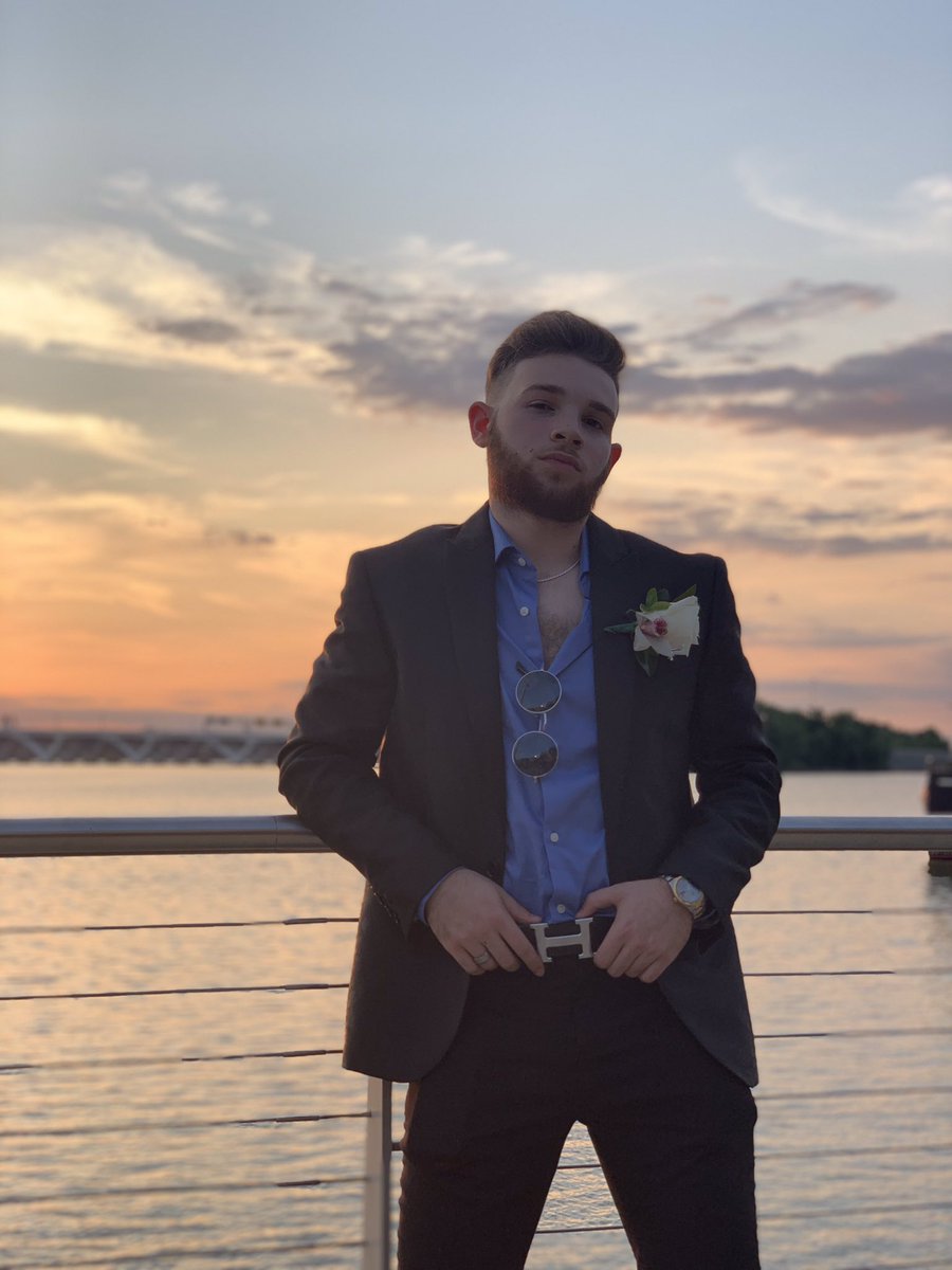 bigbeard_krieg's tweet image. Sunset dreaming #Prom2k19
