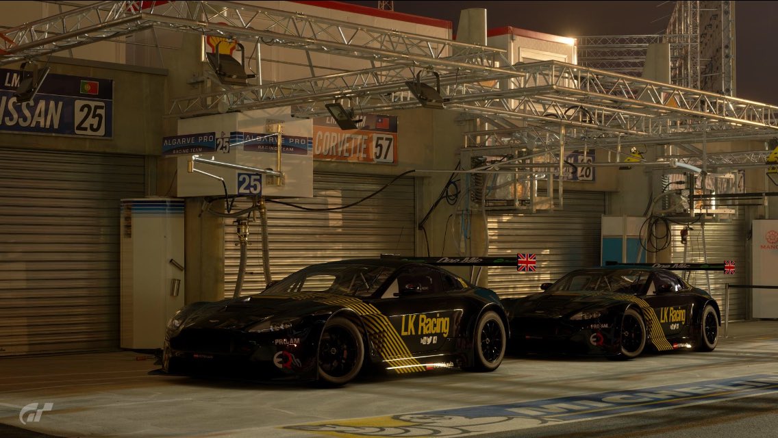 LK_Racing_'s tweet photo. Calm before the storm...

@GlobalHubRacing 
@essaarMsport 
#OneMicOneWheelPodcast
#LKR 
#KeepPushing 

Drivers - @LK_Kyle_ &amp; @SorryIGotNoID https://t.co/AcZ0LjcORq