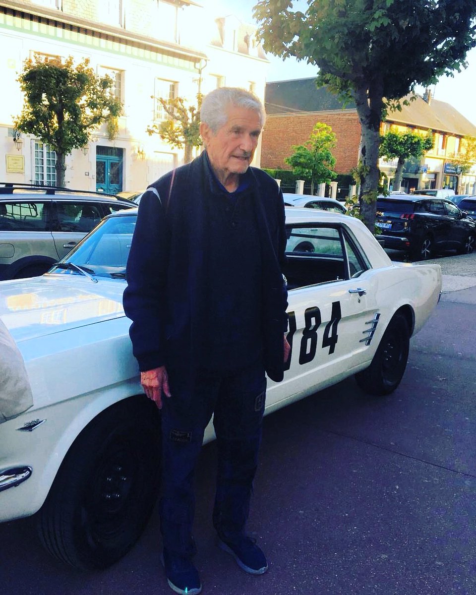 lamustang184's tweet photo. Ce samedi soir au cinéma Le Morny de @DeauvilleFr à la séance " Les Plus Belles Années d'Une Vie " ; #claudelelouch et la @lamustang184 ! @CalvadosDep #deauville #Normandie https://t.co/eT5qwDPo8n