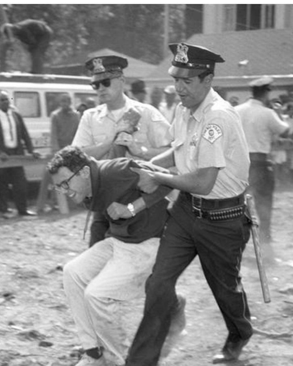 Leichtskorpion's tweet image. Facts 101 

@michaelkruse if there were a middle finger emoji I would add it to this tweet, but #NotMeUs will be nice and give you ACTUAL facts about @BernieSanders net worth, and let you decide what to write next because #NotMeUs are watching you 👀 very closely 🤣 #BernieinVT