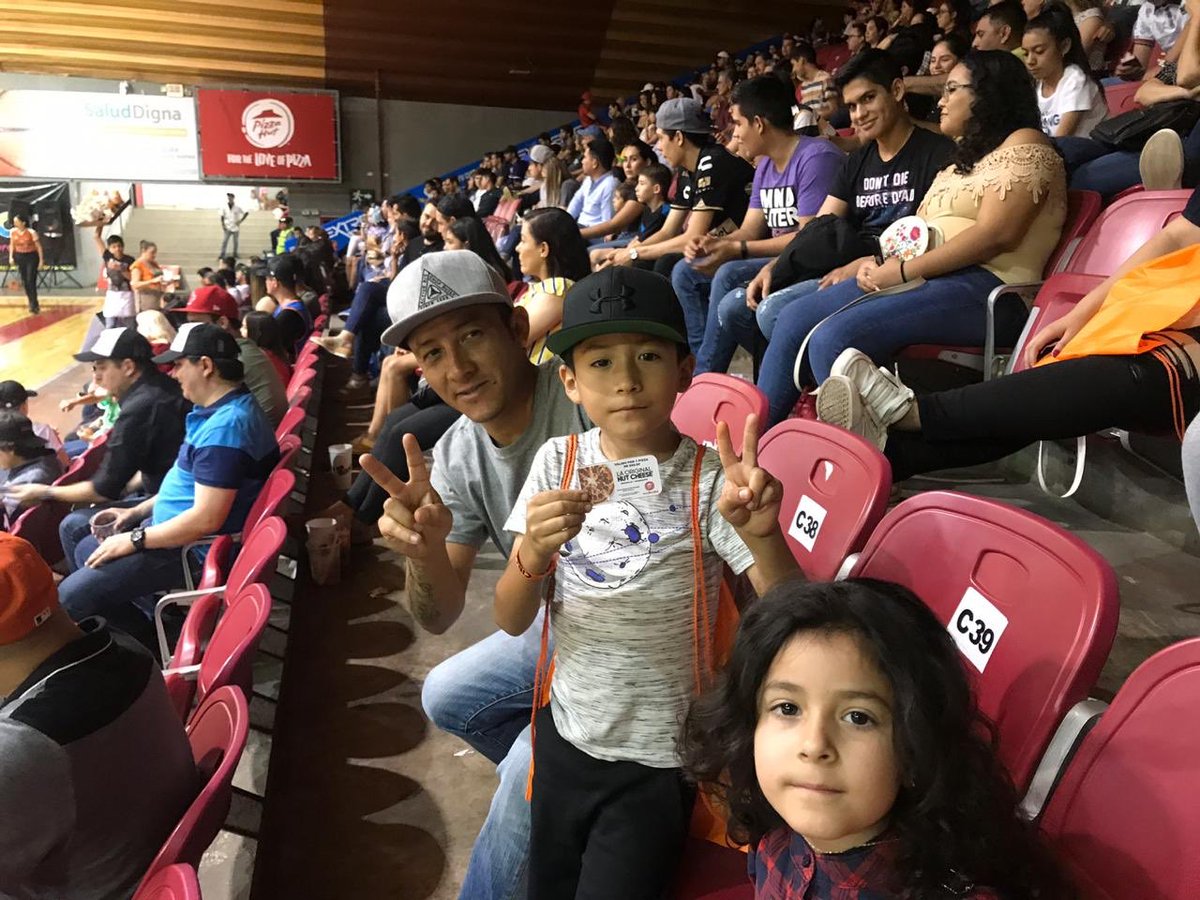 caballeroscln's tweet photo. ¡SORPRESAS Y REGALOS PARA LA AFICIÓN! 🏀🛡⚔️🍕
Sigue a nuestros amigos del #PromotionTeam de @PizzaHut_Mexico y llévate muchos premios durante los juegos como local de Caballeros de Culiacán...
@CIBACOPAdp
#JaladosCuliacán #VivaElBasket https://t.co/62xAx7jCVI