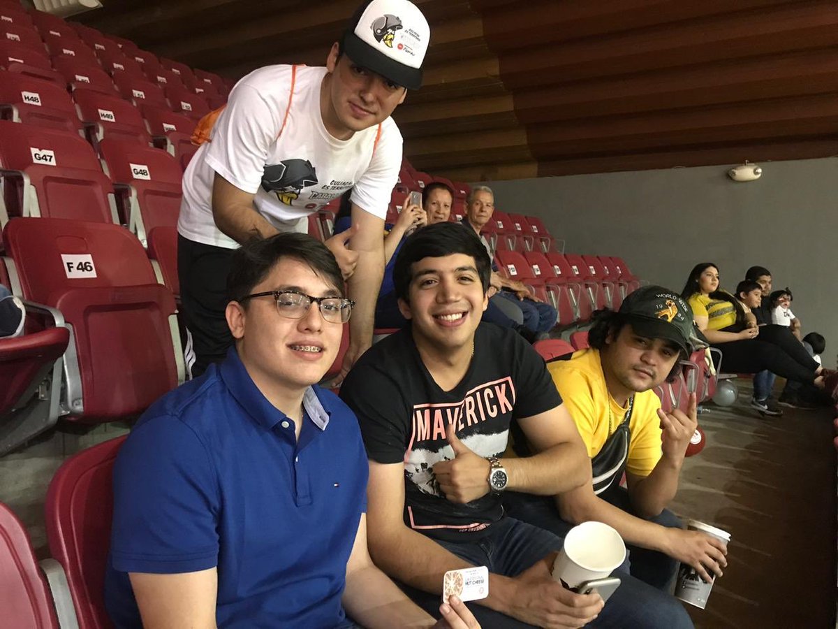 caballeroscln's tweet photo. ¡SORPRESAS Y REGALOS PARA LA AFICIÓN! 🏀🛡⚔️🍕
Sigue a nuestros amigos del #PromotionTeam de @PizzaHut_Mexico y llévate muchos premios durante los juegos como local de Caballeros de Culiacán...
@CIBACOPAdp
#JaladosCuliacán #VivaElBasket https://t.co/62xAx7jCVI