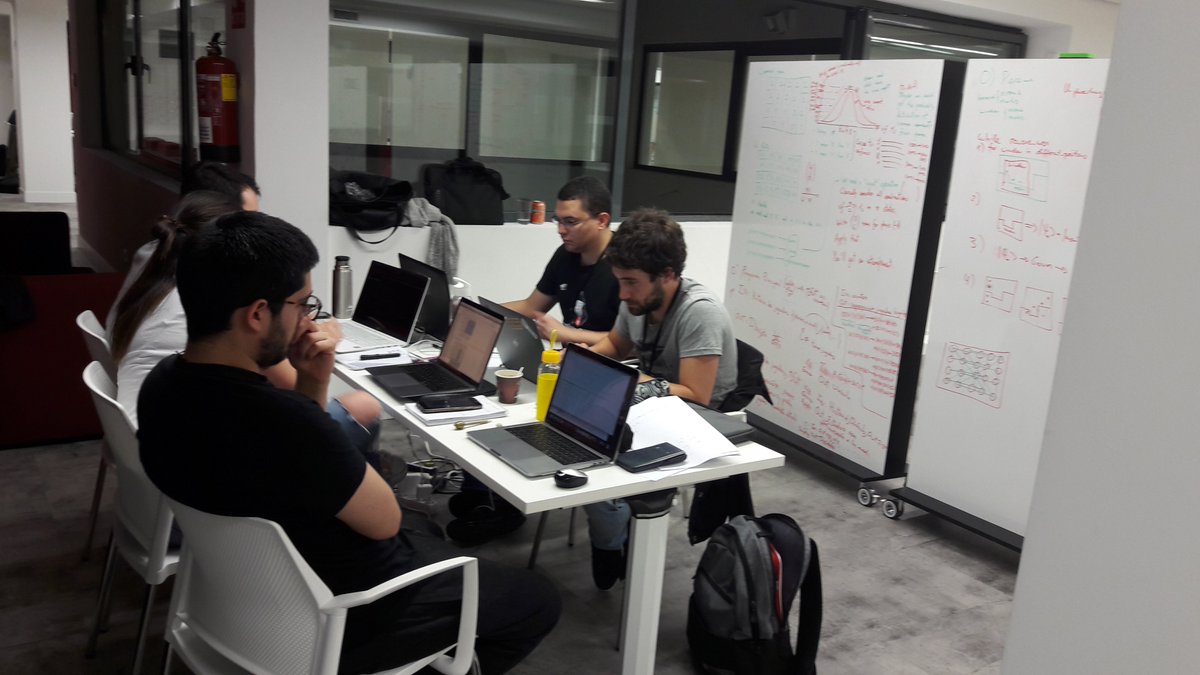 THECUBEMadrid's tweet photo. Cae la noche en #THECUBEMadrid y los equipos siguen ultra motivados. Mañana presentaciones, deliberación y premios #hackathon #quantumcomputing @qiskit @IBMResearch #Collisionstrends #nerdswelcome https://t.co/RSWyCP9oPL