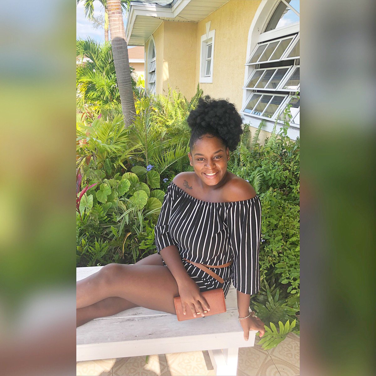 __LiaAlexandra's tweet photo. #sidePuff #BrightSmiles 💛💋 https://t.co/FTP2YejU1F