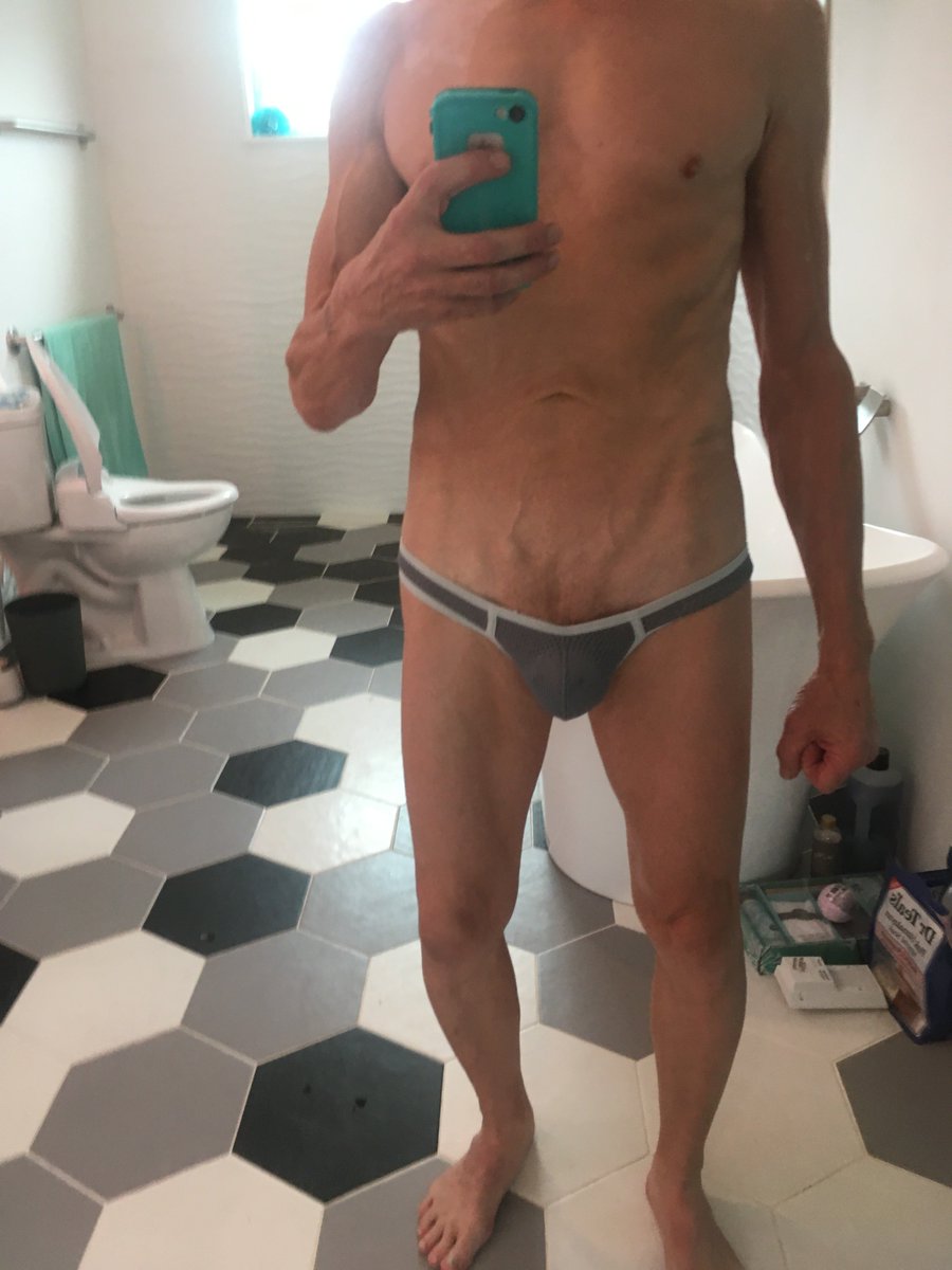BriefsSkimpy's tweet photo. Love how low rise these are  #underwear #loveskimpybriefs #gay #briefs #underwearfetish #sexyguys #Shirtless https://t.co/wyTv9dB3qs