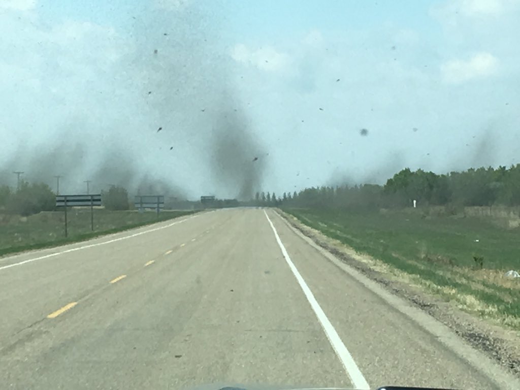 cjbaillargeon's tweet photo. I like spring...except for when it means bug clouds...eewww #nothatsnotsmoke https://t.co/9v2Ql0SRlh