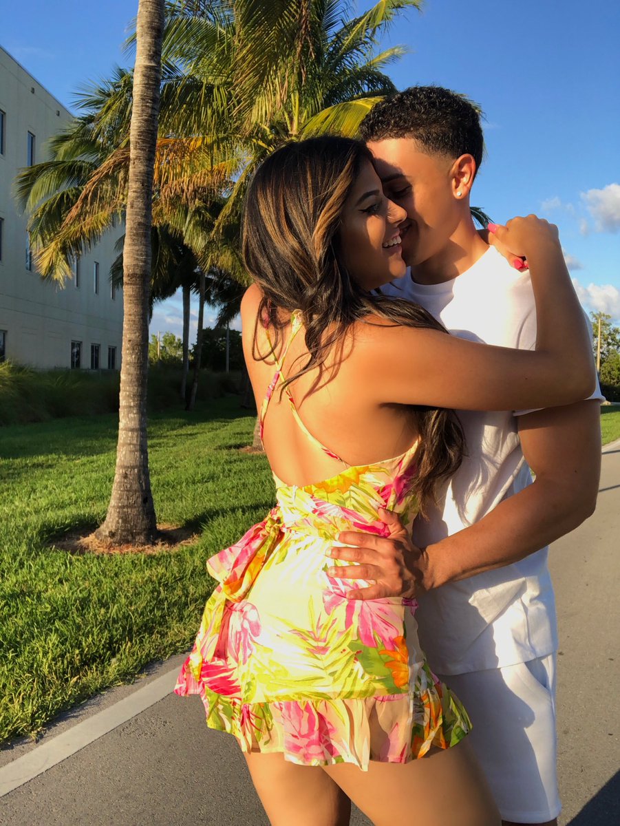 antxana's tweet photo. Summer vibes with the loml💕 https://t.co/5dAcQtifWa